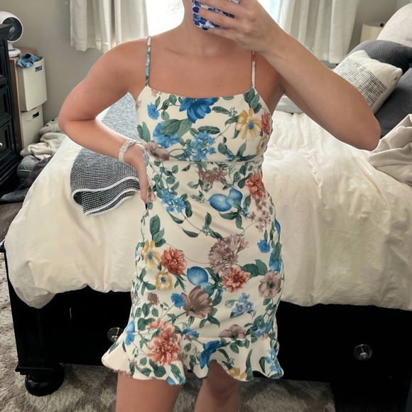 American Threads Dresses & Skirts - Off-White Floral Ruffle Bottom Mini Dress in M (US 4)